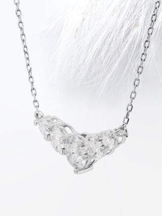 Collier à cinq pierres en diamants et moissanite à taille ronde pour femme