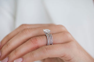 Bague de fiançailles en diamants pavés en moissanite ronde cachée de 2,50 ct pour elle