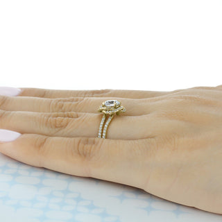 Anillo de compromiso con halo de moissanita de talla redonda de 1,28 ct 