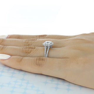 Anillo de compromiso con moissanita de corte redondo y cuerpo dividido de 1,28 ct 