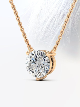 Collier Colleen avec diamant solitaire en moissanite à taille ronde pour elle