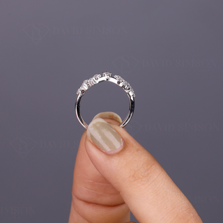 Alliance de mariage en zigzag avec diamants en moissanite à coupe ronde pour femme 