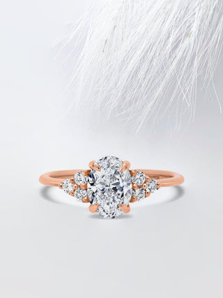 Bague de fiançailles en diamants moissanites à taille ovale pour elle 