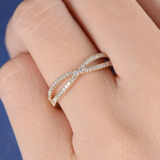 Round Brilliant Cut Split Shank Wedding Band