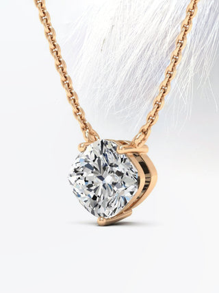 Collier Colleen avec diamant solitaire en moissanite taille coussin pour elle