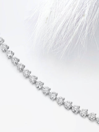 Pulsera de tenis con diamantes y moissanita redonda para mujer en oro blanco