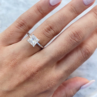 Bague de fiançailles avec diamant solitaire en moissanite taille princesse de 1,50 ct