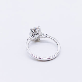 Bague de fiançailles en grappe de moissanite de forme ovale de 1,91 ct