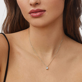 Collier avec pendentif solitaire en diamant et moissanite émeraude de 0,60 ct