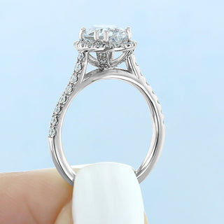 Bague de fiançailles en moissanite halo à taille ovale de 1,33 ct et sertissage à griffes unique 