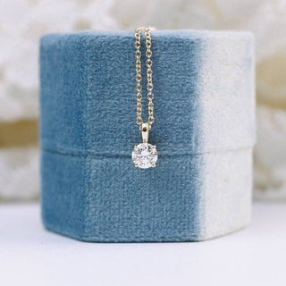 Collier avec diamant solitaire taille brillant rond de 0,50 à 1,0 ct et moissanite