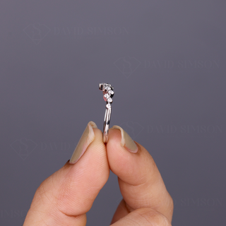 Alliance de mariage en zigzag avec diamants en moissanite à coupe ronde pour femme 