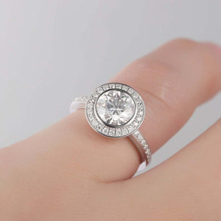 Bague de fiançailles en or blanc 14 carats avec diamants et moissanite ronde de 1,5 ct