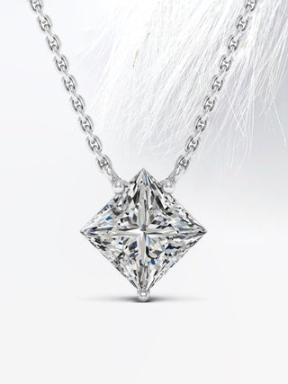 Collier Colleen en diamant solitaire en moissanite taille princesse pour elle