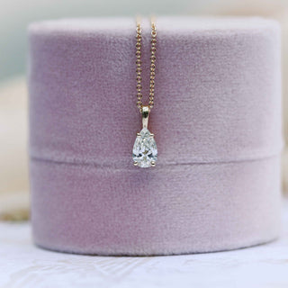 Collier pendentif solitaire en moissanite en forme de poire classique en or massif