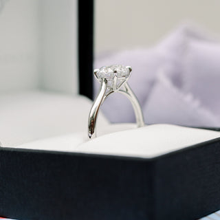 Anillo de compromiso solitario con diamante y moissanita engastado en forma de catedral de 2,75 ct