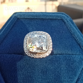 Bague de fiançailles halo en moissanite et diamant taille coussin de 2,50 ct