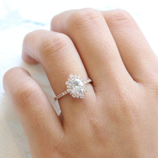 Bague de fiançailles de mariée pavée de halo en moissanite à taille ovale de 1,20 ct 