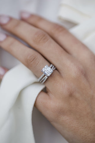 Bague de fiançailles en moissanite taille Ascher avec halo caché de 2,30 ct