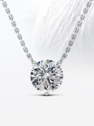 Collier Colleen avec diamant solitaire en moissanite à taille ronde pour elle