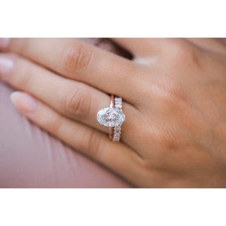 Bague de fiançailles solitaire en diamant et moissanite ovale allongée de 4,0 ct