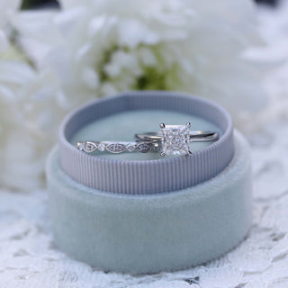 Alliance de mariage semi-éternité en moissanite taille brillant ronde 