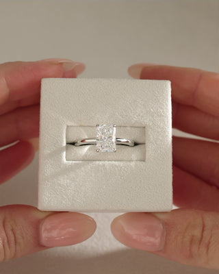 Bague de fiançailles solitaire en moissanite taille radiant de 1,25 ct