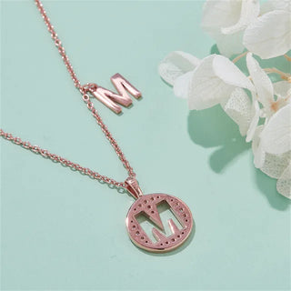 Collar de diamantes de moissanita con la letra "M" para mujer