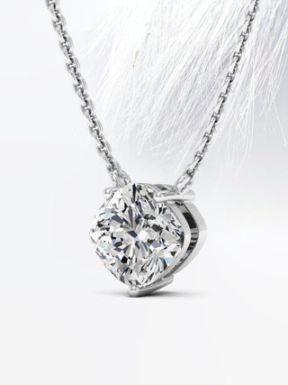 Collier Colleen avec diamant solitaire en moissanite taille coussin pour elle