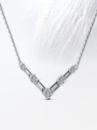 Collier en V avec diamants en moissanite à taille ronde et baguette pour femme