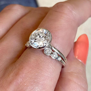 Alliance de mariage ouverte en moissanite avec lunette ronde de 0,22