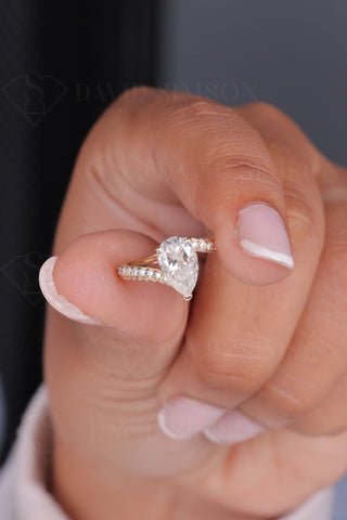 Bague de fiançailles en moissanite taille poire de 2,0 carats de style tension 