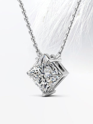 Collier Colleen en diamant solitaire en moissanite taille princesse pour elle