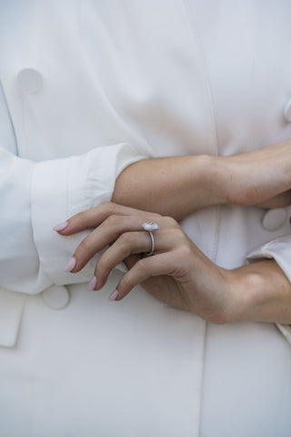 Bague de fiançailles en moissanite avec halo radiant et pavé de glace pilée de 3,50 ct