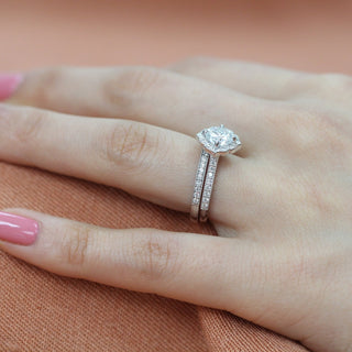 Juego de anillos de compromiso nupciales con halo de moissanita con corte floral de 1,0 quilates 