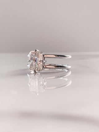 Bague de fiançailles solitaire unique en diamant moissanite à quatre griffes taille émeraude de 2,50 ct