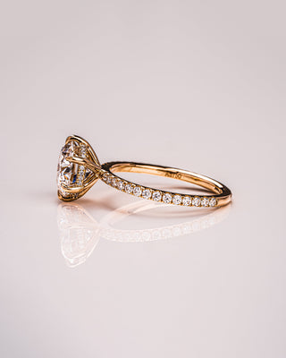 Anillo de compromiso con engaste pavé de halo oculto de diamantes CVD redondos de 1,0 CT a 3,75 CT