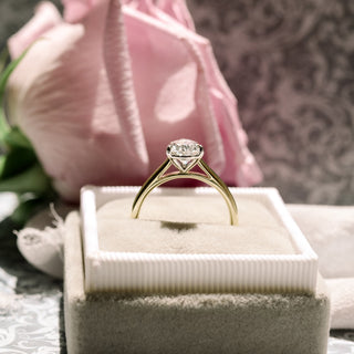 Bague de fiançailles solitaire en diamant et moissanite avec sertissage cathédrale en forme de poire de 4,0 ct pour femme