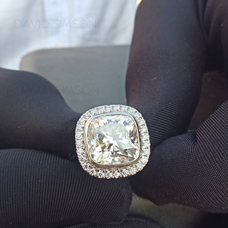 Bague de fiançailles halo en moissanite et diamant taille coussin de 2,50 ct