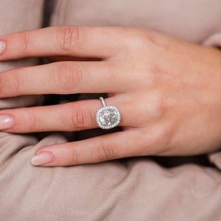 Bague de fiançailles en moissanite coussinée de 3,60 ct avec halo et pavé