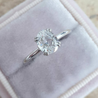 Bague de fiançailles avec halo caché en moissanite de forme ovale de 1,33 ct