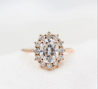 Bague de fiançailles avec solitaire en diamant et moissanite ovale florale de 2,0 ct