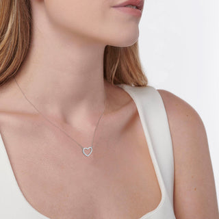 Collier avec pendentif en forme de cœur en moissanite ronde et diamant de 0,24 TCW