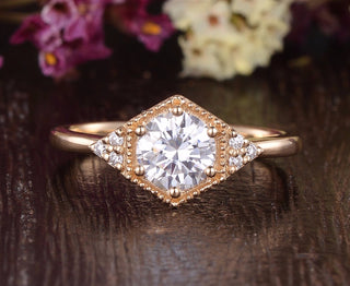 1.60 CT Round Cut Vintage Art Deco Moissanite Engagement Ring