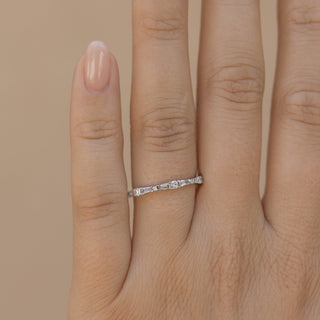 Alliance de mariage alternative en moissanite avec diamants ronds et baguettes de 0,50 TCW