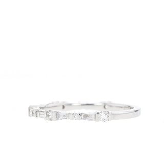 Alliance de mariage alternative en moissanite avec diamants ronds et baguettes de 0,50 TCW