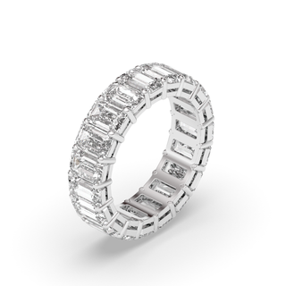 Alliance de mariage style canal avec diamants E-VS1 et émeraude de 6,0 carats