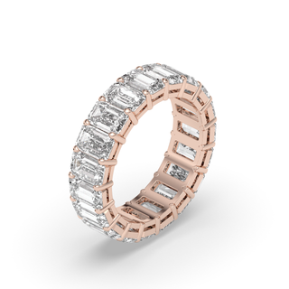 Alliance de mariage style canal avec diamants E-VS1 et émeraude de 6,0 carats