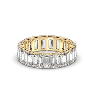 Alliance de mariage style canal avec diamants E-VS1 et émeraude de 6,0 carats