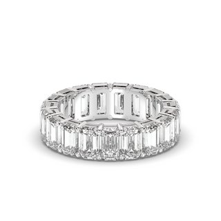 Alliance de mariage style canal avec diamants E-VS1 et émeraude de 6,0 carats